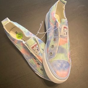 True Religion Canvas Rainbow Colors Shoes